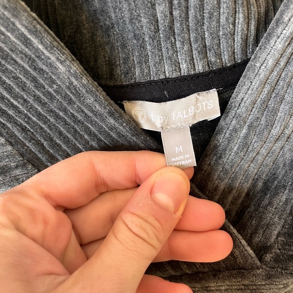 NWT Talbots Gray V-Neck Sweater Soft and Versatile - Picture 2 of 4